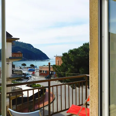 Aloha House!!! * Levanto