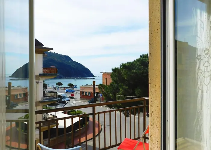 Aloha House!!! * Levanto